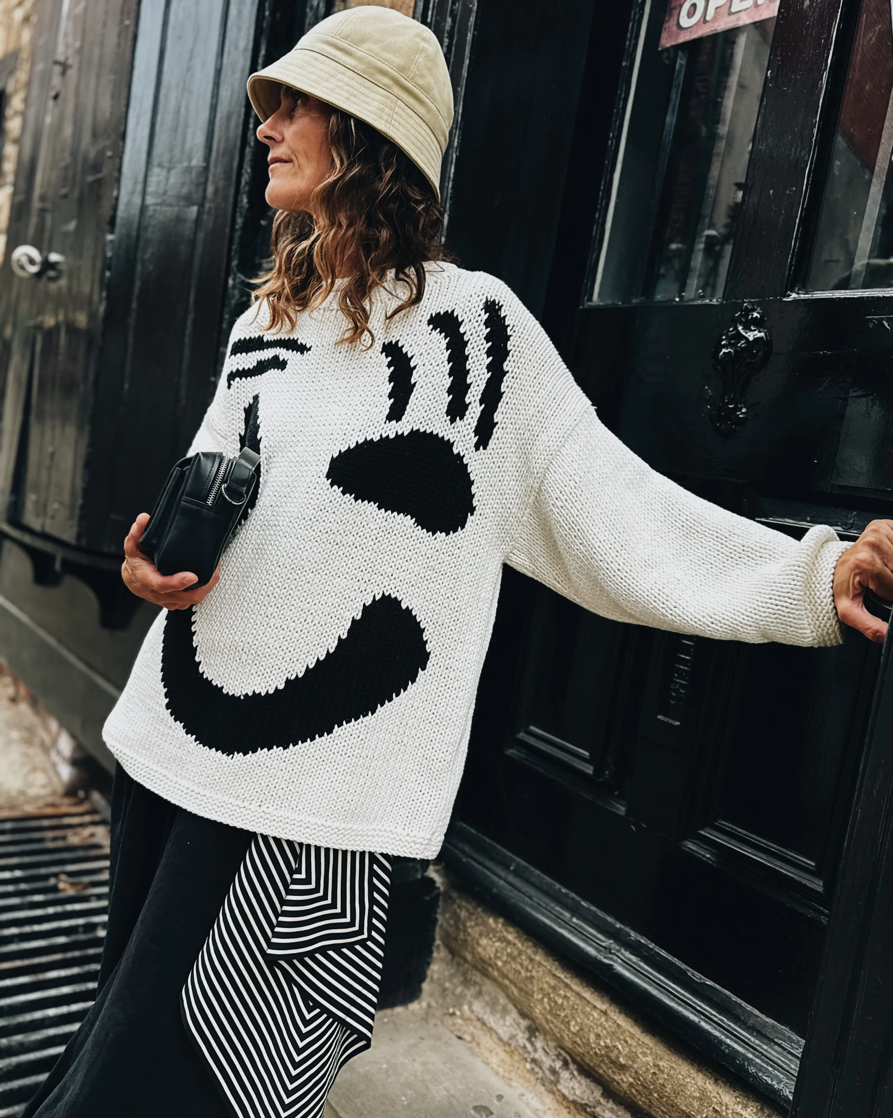 The FEEL GOOD Hand Knit Jumper - Monochrome - Image 3